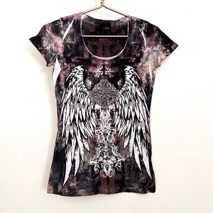 Daytrip shirt size small with angel wings and a cross